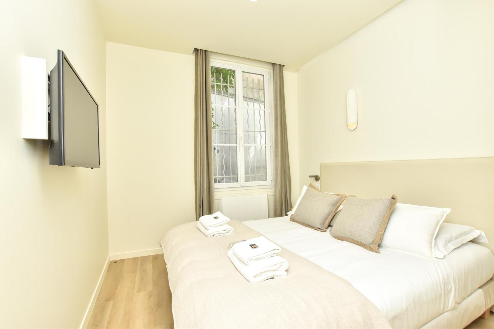 Apartment Cmg Maubeuge/ Lamartine Paris